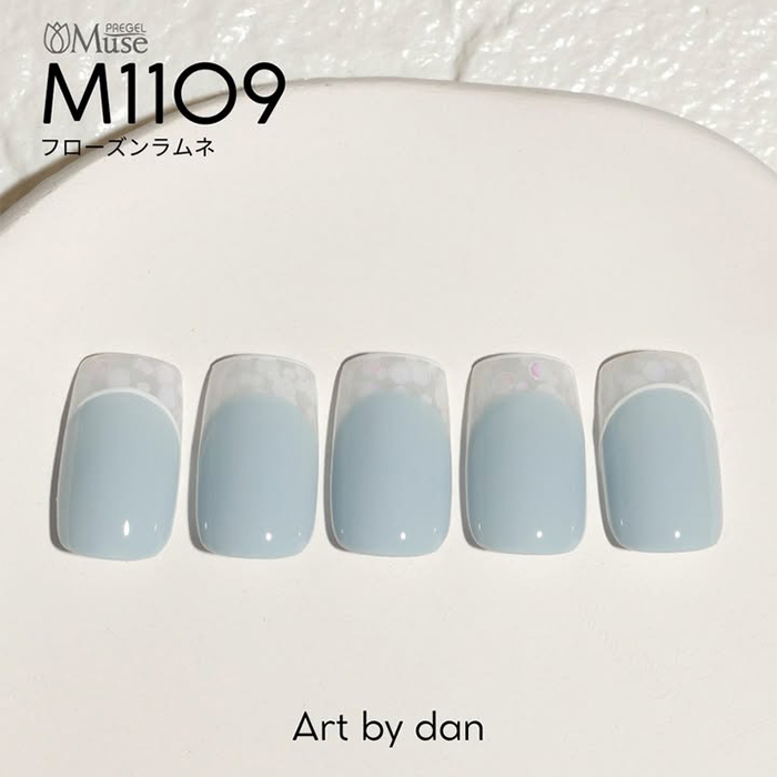 オフィスでも浮かない！使えるデザイン多め