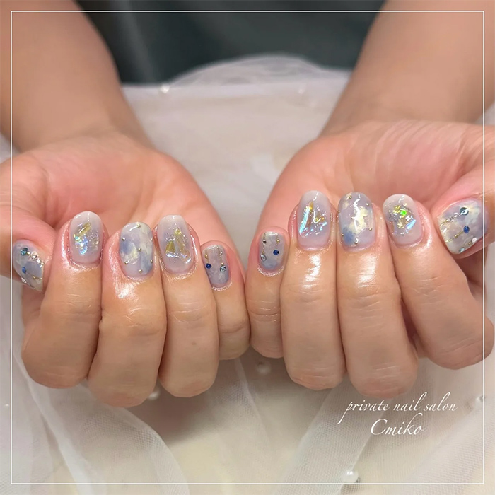 ②透明感と清涼感で涼しく♪うるちゅるアイスネイル