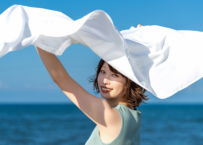 海ネイルで夏の指先に“私らしい輝き”を