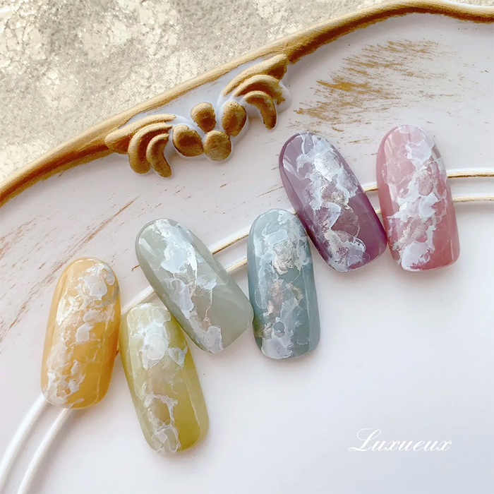 ⑥溶け合うカラーが魅力♡もやもやニュアンスネイル