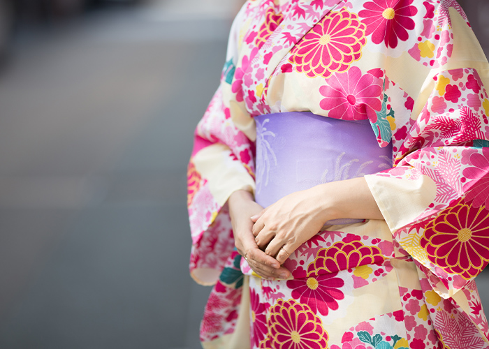 ネイルの質感で“涼しげ”や“可憐さ”を演出