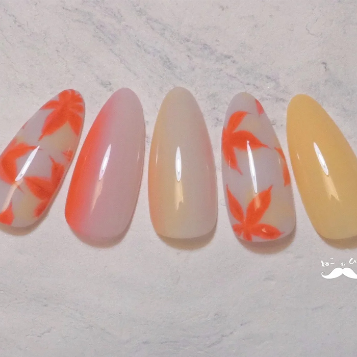 優しい色味♡パステルカラー×手描き紅葉アートネイル