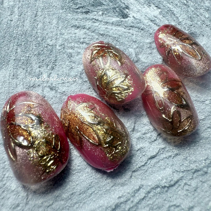 ③ピンクをくすませて秋色に♪ミラー紅葉ネイル