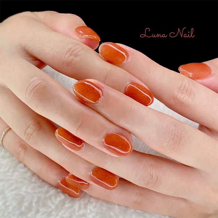 ①色でシンプルに楽しむ♪紅葉色のワンカラーネイル