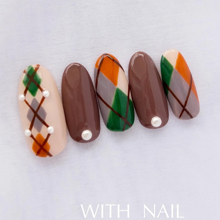 ①ほっこり温まる♡こっくり秋カラーのアーガイルネイル