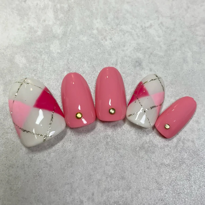 ④ガーリーな印象♡ピンク系アーガイルネイル