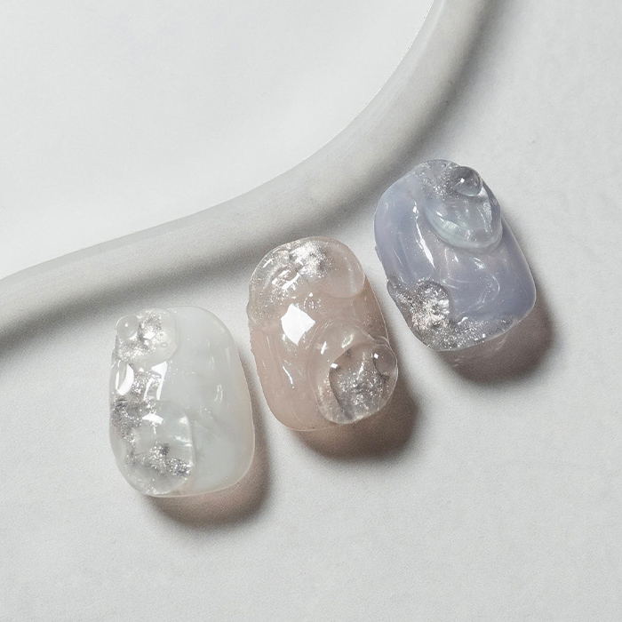 オフィスにも映える“抜け感トーン”で上品に