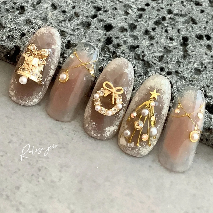 ②見るだけでワクワク♡パーツで彩るクリスマスネイル