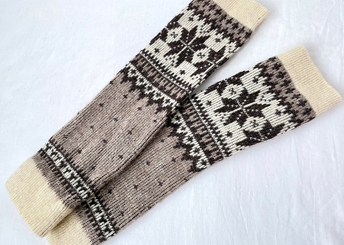 ファッションと楽しむアーガイルネイル|トータルで映える手元コーデ