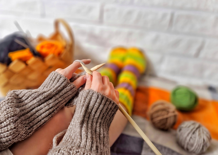 指先を美しく見せる、冬ネイルならではの魅せ方