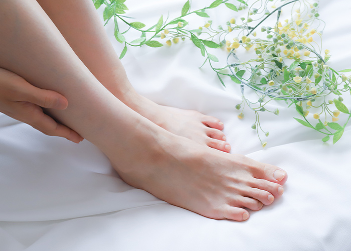 保湿ケアで叶える“うるツヤ”な足先美人