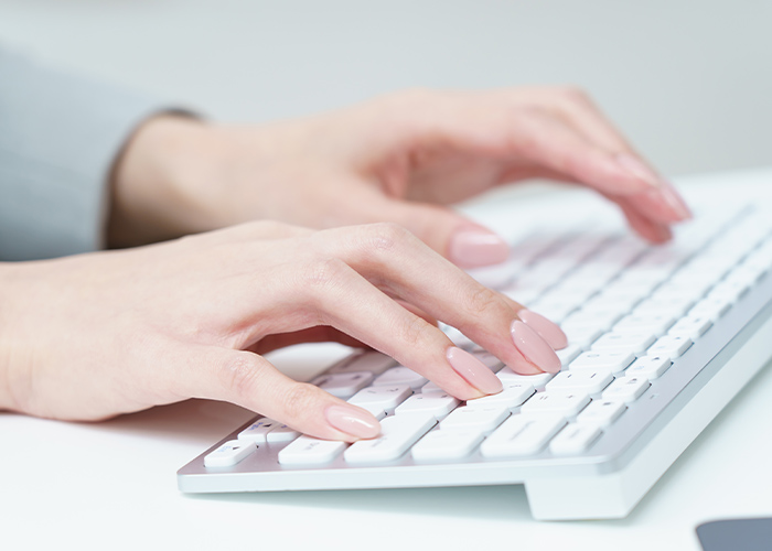 オフィスOK!さりげなく光るミニデザインのすすめ