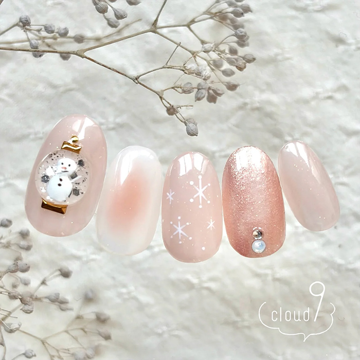 ①ぷっくり感が可愛い♡スノーマン×雪ネイル