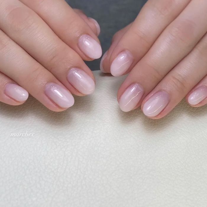 ⑤王道シンプル☆ミルキーベージュのグラデーションネイル
