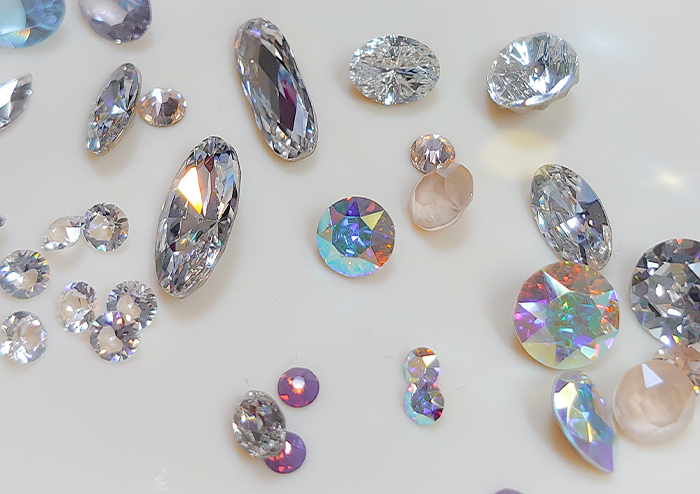 ビジューネイルをきれいに仕上げるコツ♡迷わない基本ポイント