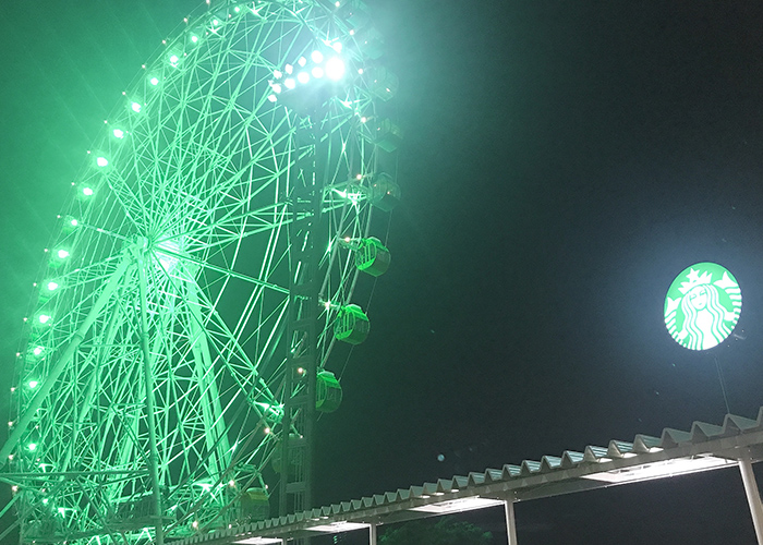 夜のおでかけで大人っぽく映える“控えめきらめき”