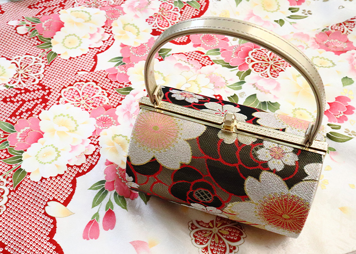 振袖との世界観を揃える♡色・柄バランスの整え方