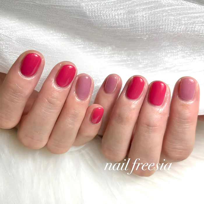 ③ポップで可愛い♪ピンクワンカラーネイル