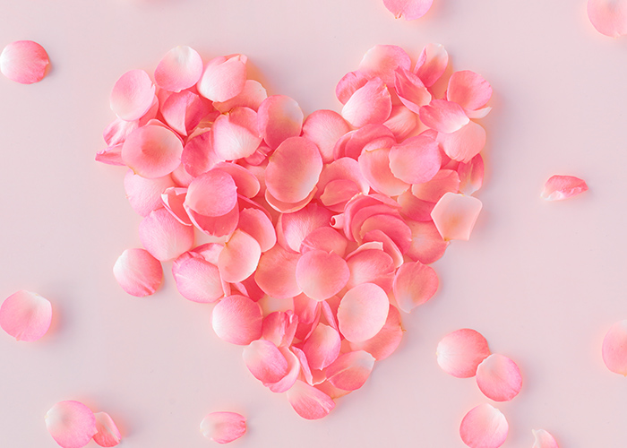 今どき感をつくる◎マグネットハートネイルのトレンド