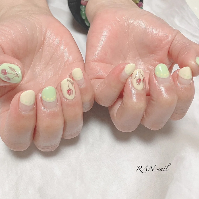 ④ポップで可愛い♡パステルカラー×チューリップネイル