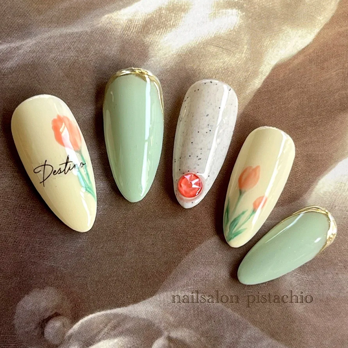 ⑫爽やかな配色☆ミラー×ふんわりチューリップネイル