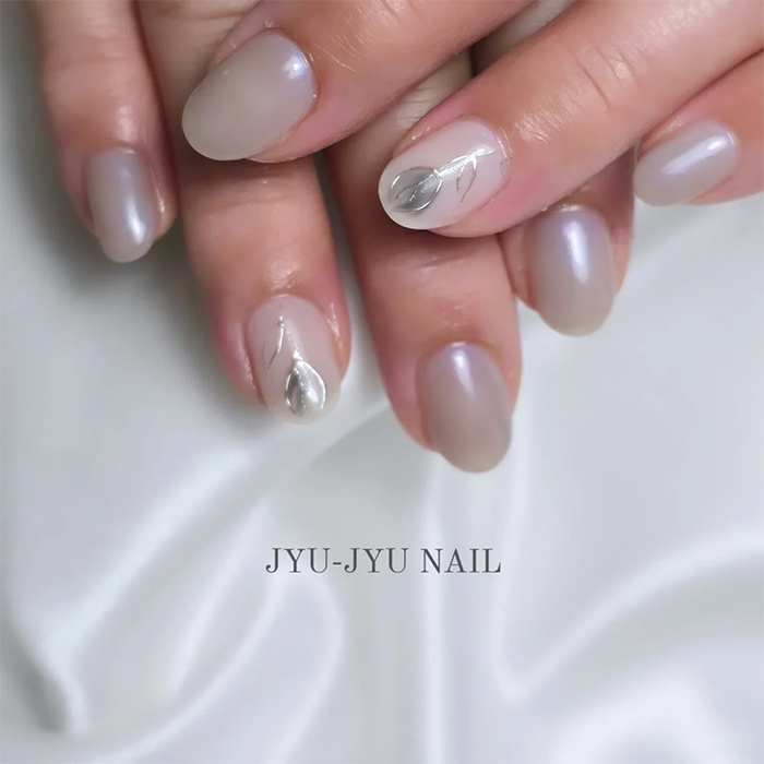②洗練された偏光パール☆大人っぽいチューリップネイル
