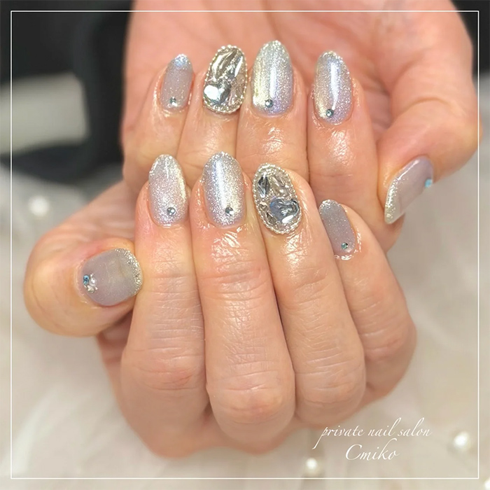 ⑬爽やかカラーで抜け感☆マグネット×ビジューネイル