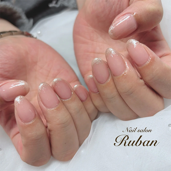 ⑦ヌーディーカラーに輝きを☆フレンチ風ラメグラデーション