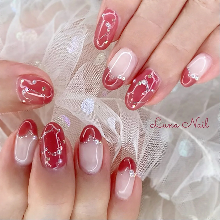 ①気持ちをさりげなく伝える♡ハートフレンチネイル