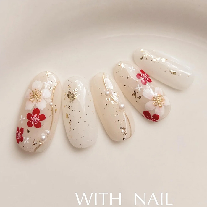 ⑨どんな和装にも合う◎ミルキーベージュ×梅アートネイル