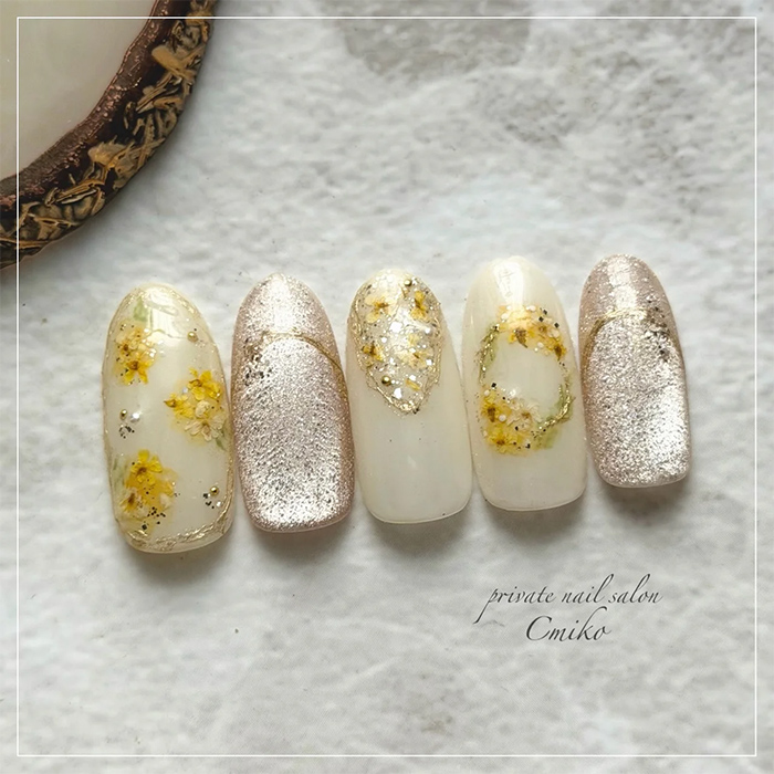 ⑭明るくて優しい色合い♪イエローフラワーネイル