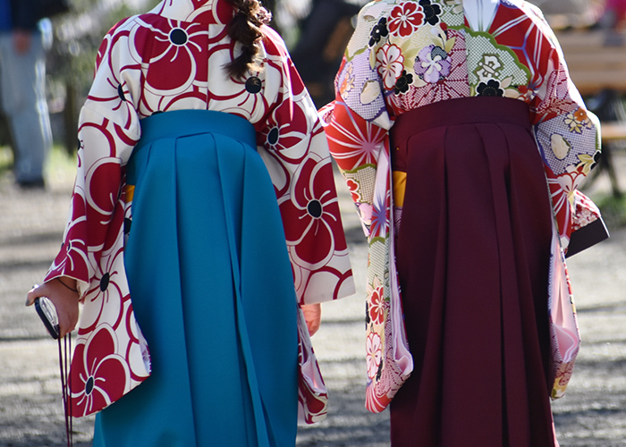 袴・スーツと自然になじむ色味？