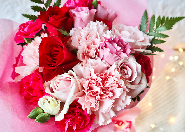 花束や記念品と並んだときに映えるか◎