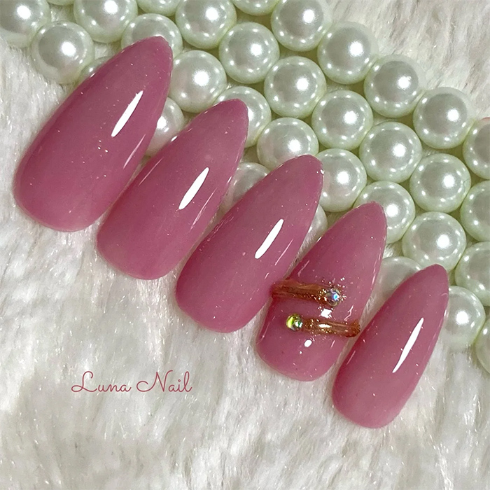 ②オーロララメが輝く☆青みピンク×リングネイル