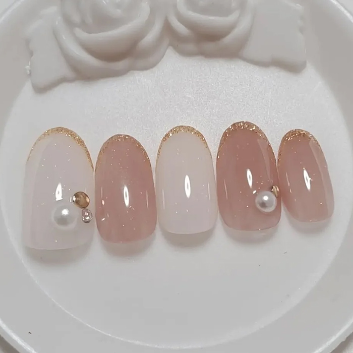 ⑦オーロラの光が控えめに輝く☆ラメスキニーフレンチネイル