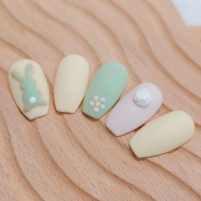 ⑩マットな質感♡うさぎアートのイースターネイル
