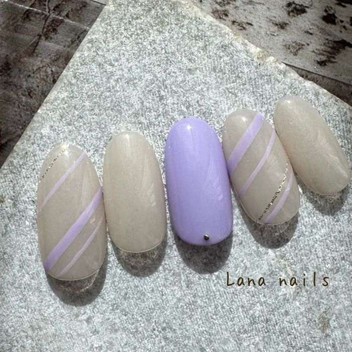 ⑫細見え効果抜群◎パープルストライプネイル