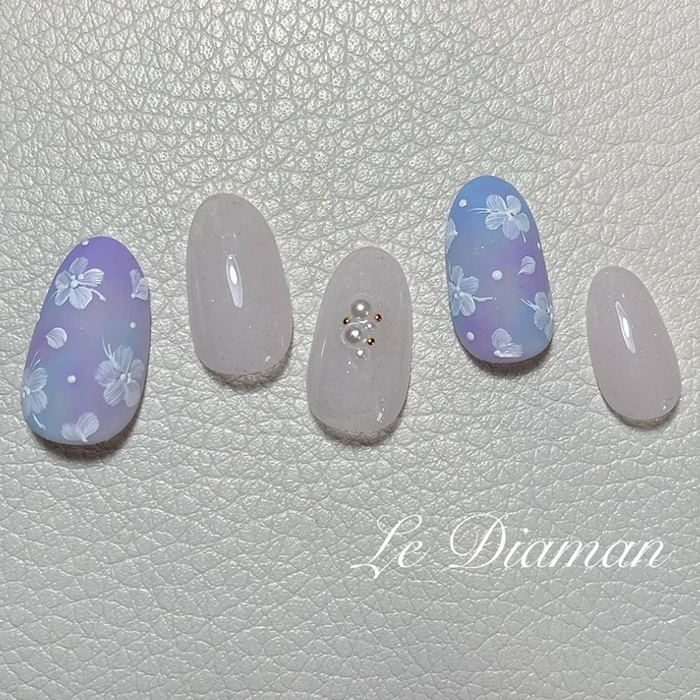 ①春の優しい質感♪マット×花柄ネイル