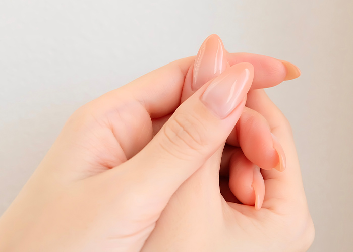 ナチュラルに見える爪の長さと形◎