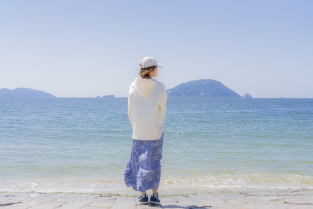 初夏ネイルで、毎日の手元に上品な涼しさを♪