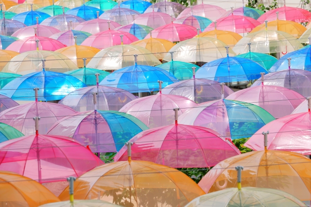 梅雨ネイルは派手?シンプル?しずく・傘・淡色で印象を決める