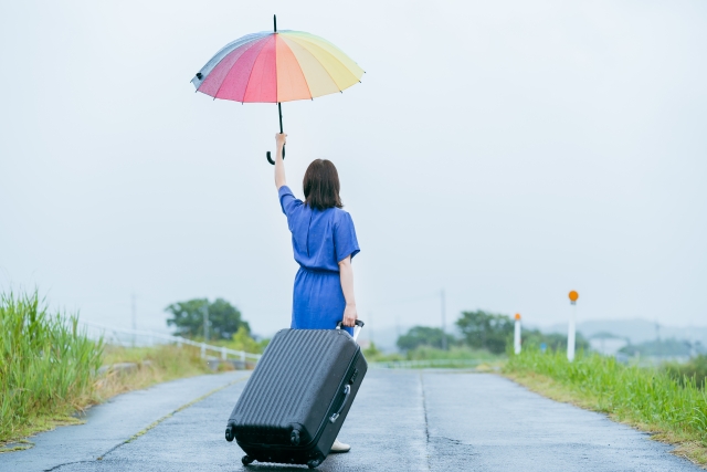 梅雨ネイルで、雨の日の指先まで明るく♪