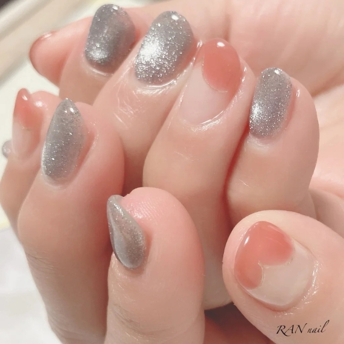 ③きらめきと愛らしさ♡マグネット×ハートフレンチネイル