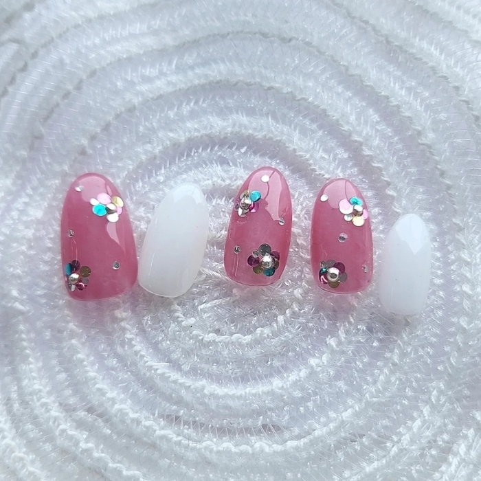 ⑫乗せるだけで華やか◎ホログラム×フラワーネイル