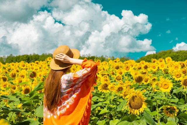 お気に入りの8月ネイルで夏のおしゃれを楽しもう♪