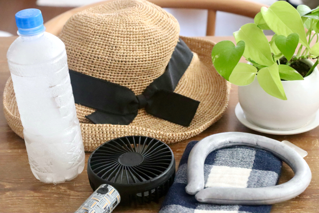夏の予定から選ぶ♪8月ネイルと装いの合わせ方