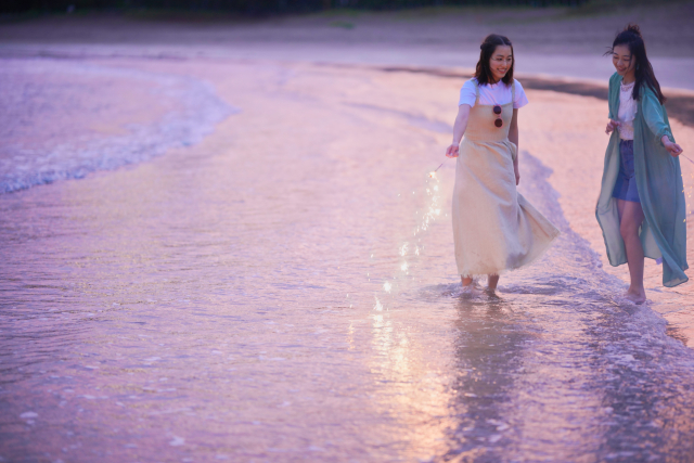 夏服は手元にきらめきを足して夜祭り風に☆