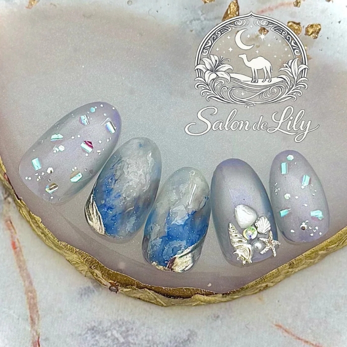 ④波のニュアンスが綺麗♡海×ビジューネイル