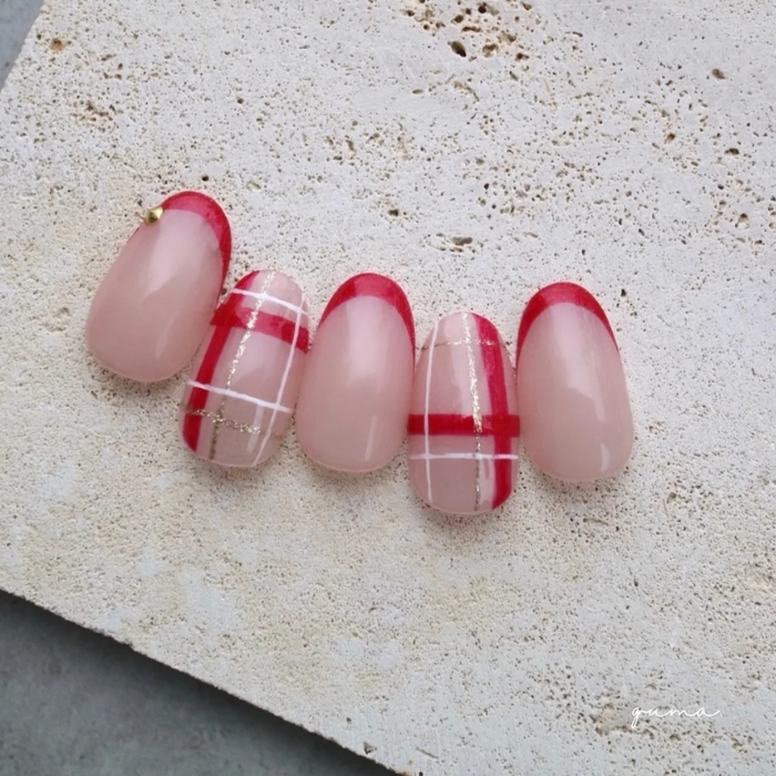 ②王道の人気カラー♡フレンチ×チェックネイル