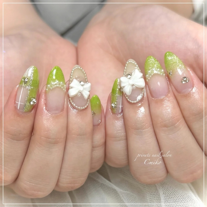 ③爽やかな印象に☆ソフトグリーン×チェックネイル